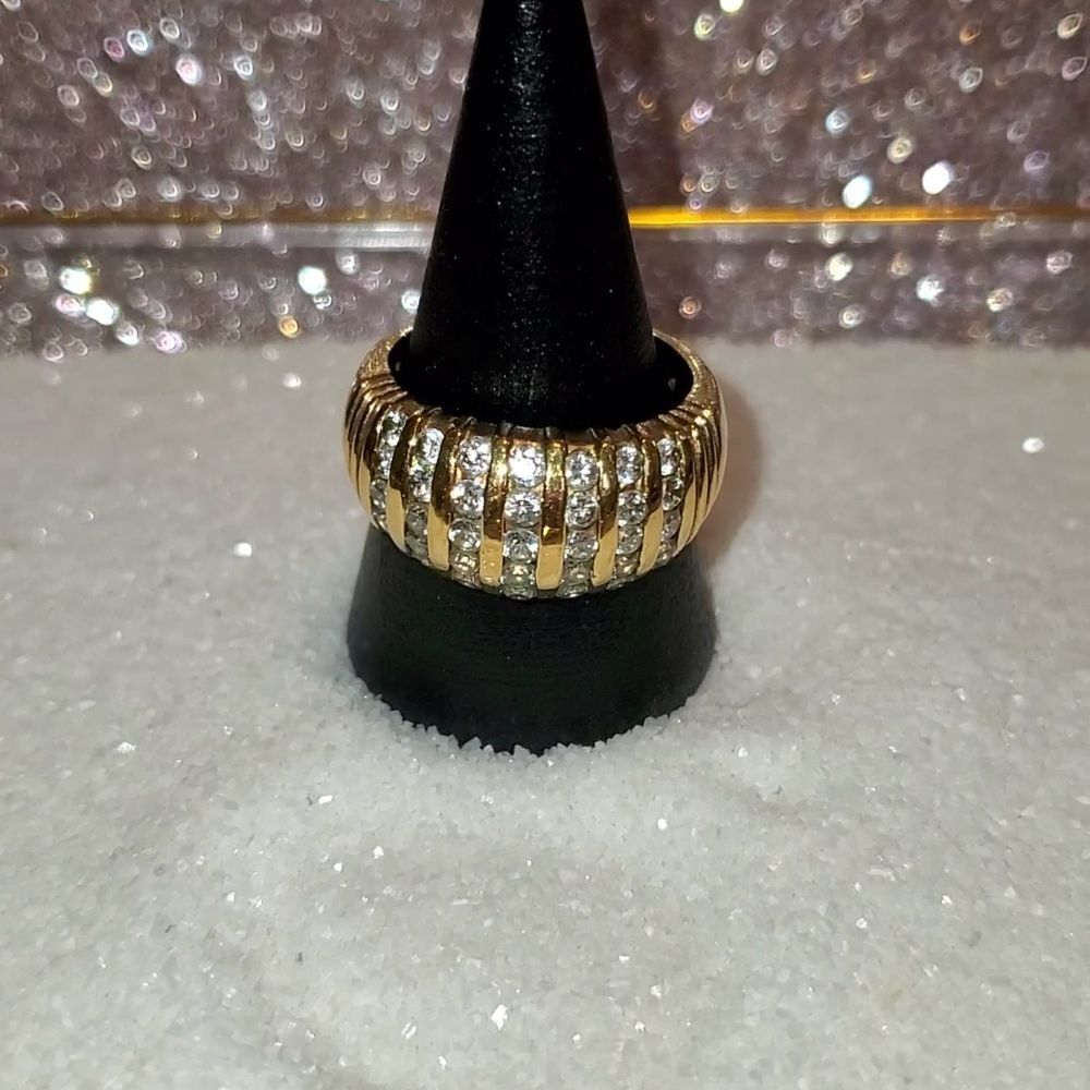 Elegant Gold Plated Women's Ring Adorned With Rhinestones